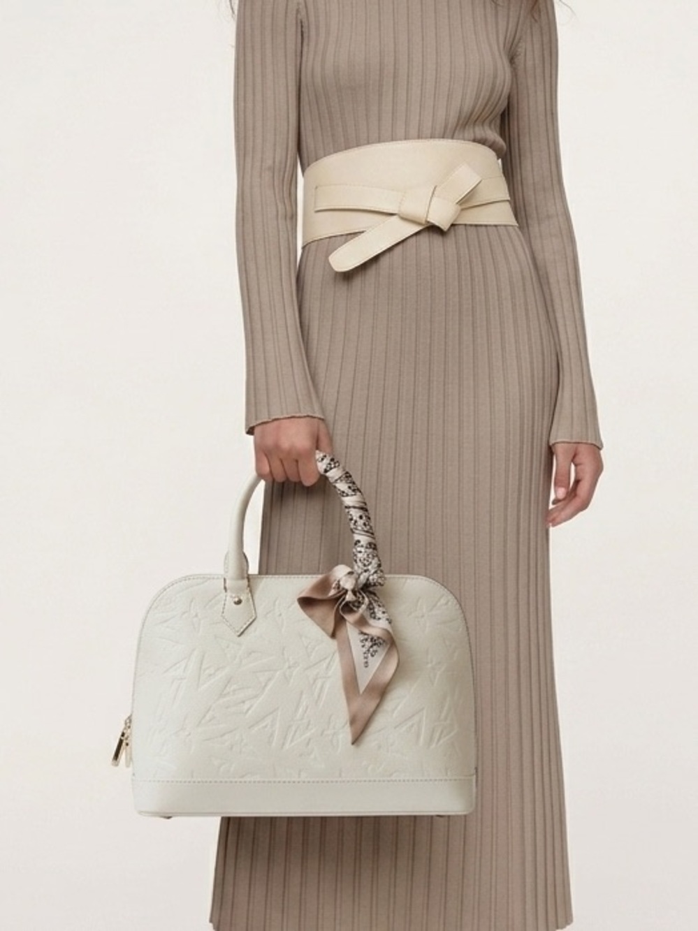 Arcadia | White/Ivory Dome Style Genuine Patent Leather Handbag GUC